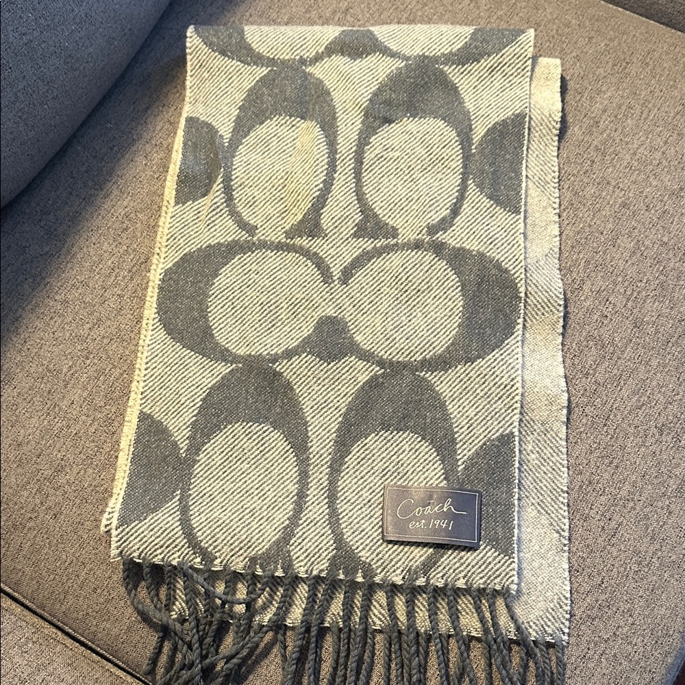 Coach  Scarf - Picture 2 of 3